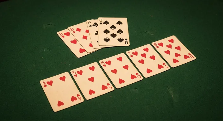 Melds in Rummy 500: a set of matching ranks and a run of one suit